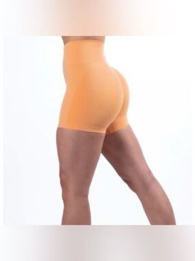 Alphalete Women's Amplify Shorts - Cheeky Coral